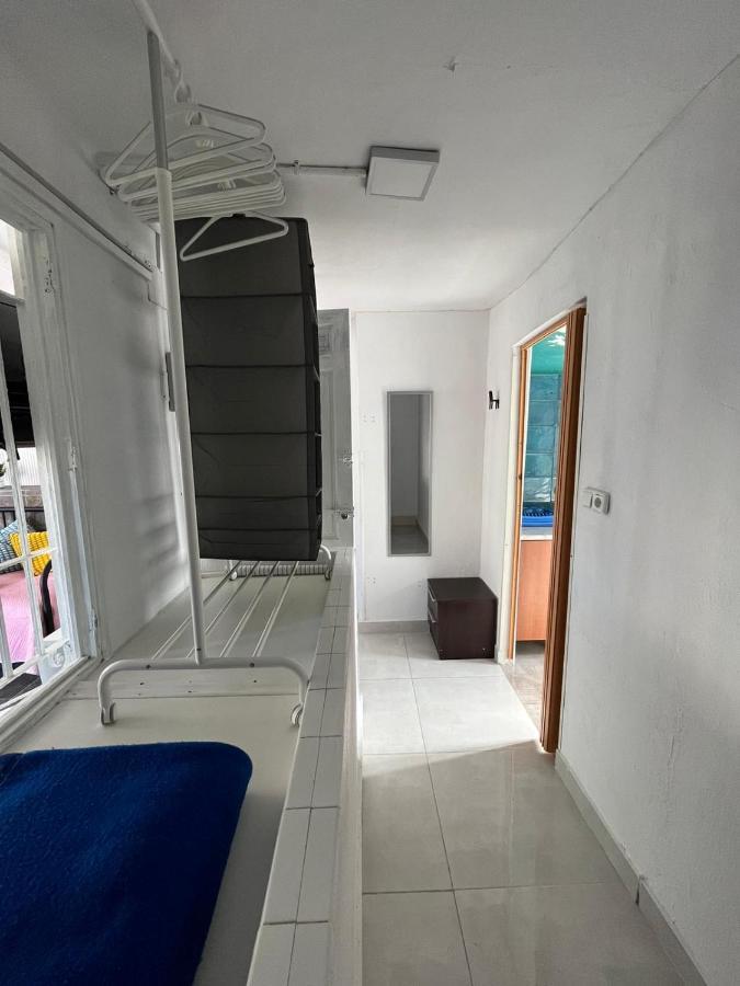 Habitacion Con Terraza En Alicante Exterior photo